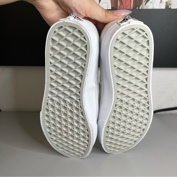 Vans - Picture 6 of 7